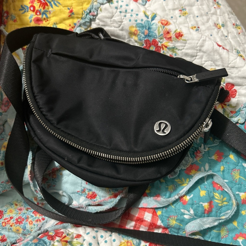NEW. Black cross body lululemon bag